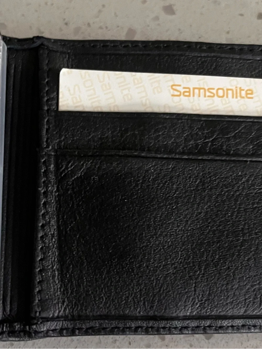 Men’s Samsonite bifold wallet.